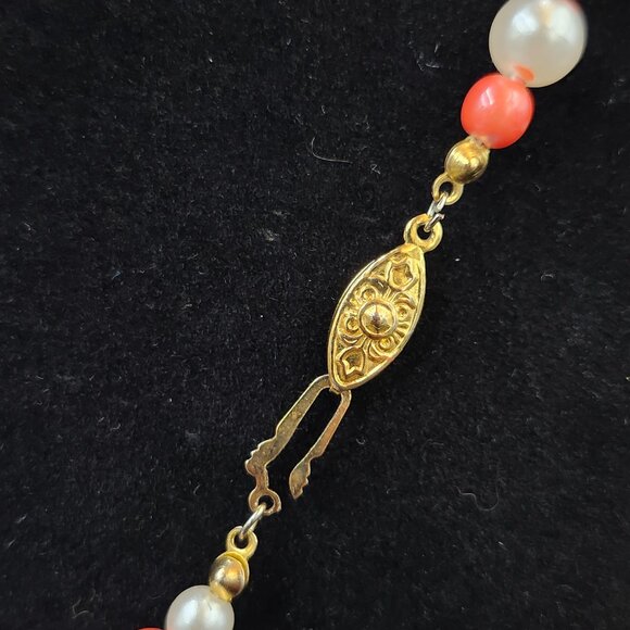 Vintage Faux Traditional and Coral Coloured Pearl Chocker Necklace - Picture 2 of 4